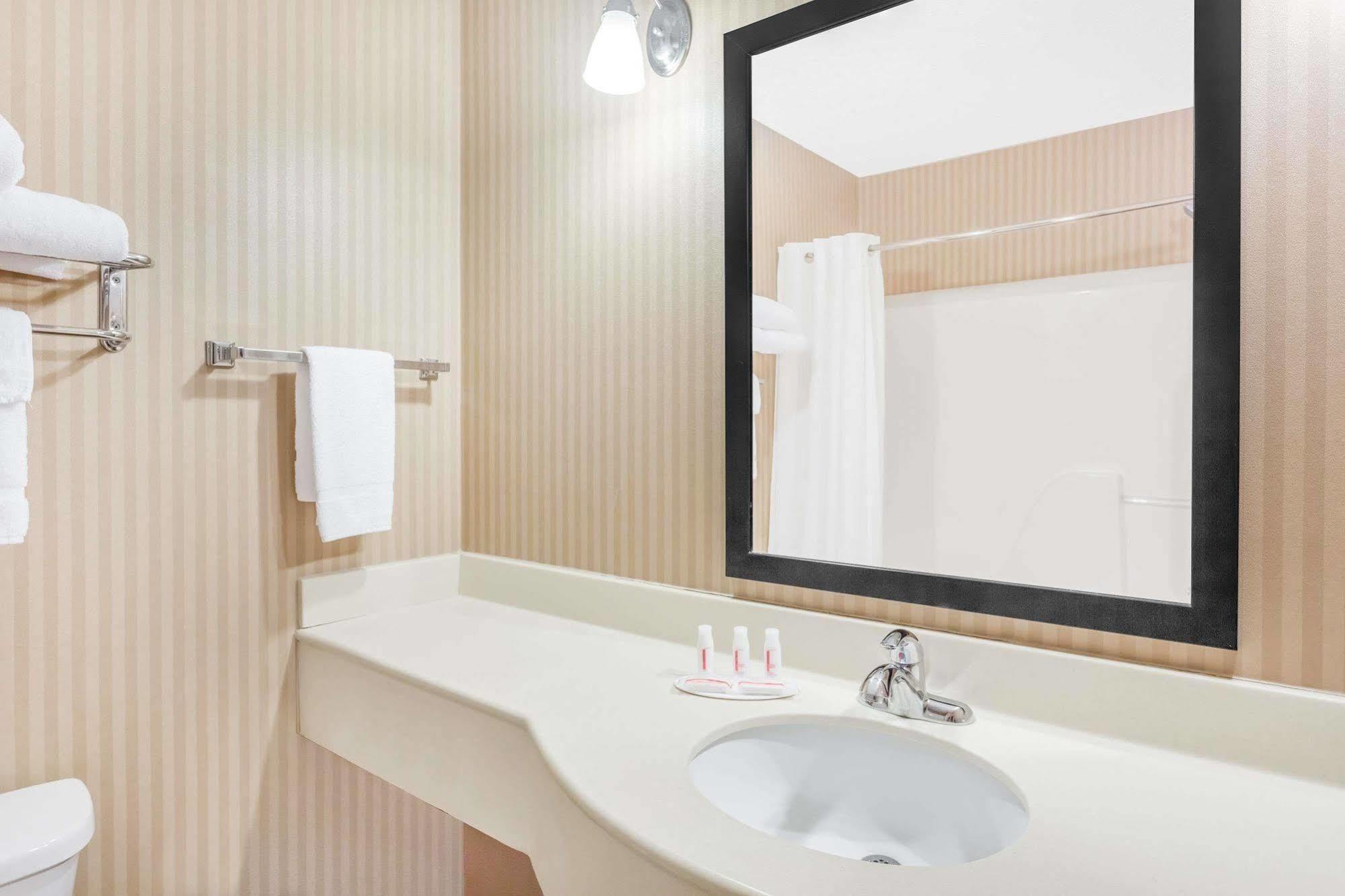 Baymont By Wyndham Cartersville Buitenkant foto