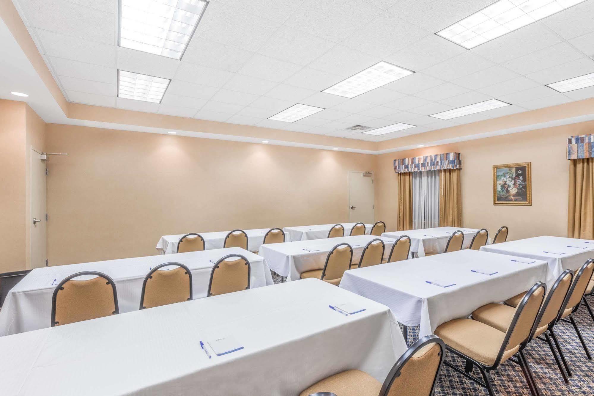 Baymont By Wyndham Cartersville Buitenkant foto